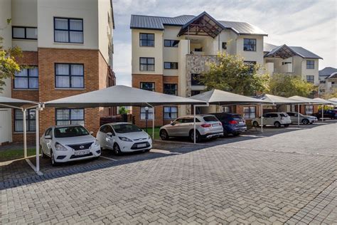 flats to rent in wellington under r5000  3 Beds