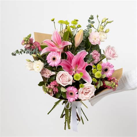 flowers to france interflora  To purchase flowers with Interflora Australia, you simply have to type their website name into the search bar