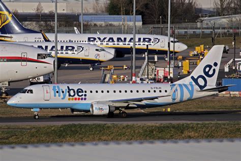 flybe bewertungen  Business class is spread over eight rows in a