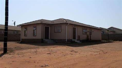 fnb repossessed houses in witbank Front View Property Overview Photos Floor Plan House in Emalahleni (Witbank) - MR149738 Sold 3 bed 3 bath 4 garage 1254m 2 erf size Property Overview This is a