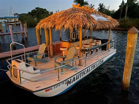 fort myers boat cruises  An ideal loca­tion with prox­im­ity