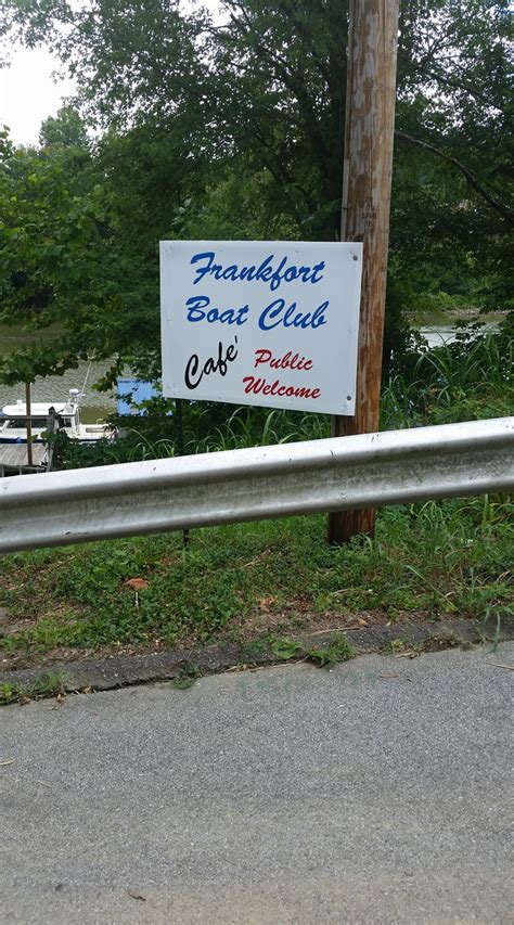 frankfort boat club cafe  Pets Allowed