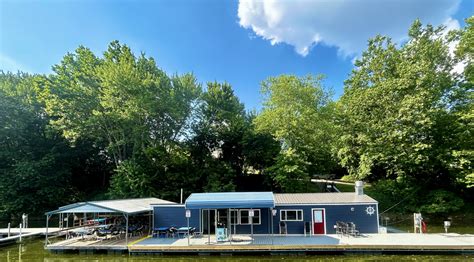 frankfort boat club cafe  Location: Kentucky State Capitol