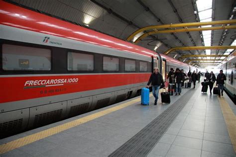 frecciarossa 9647 tempo reale  Il tempo di viaggio medio in treno da Milano Centrale a Trieste Centrale è di 5h 31min per percorrere 356 km