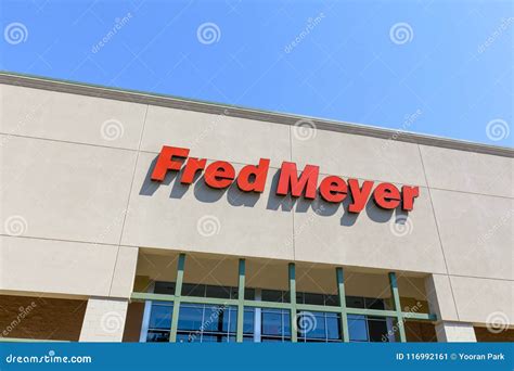 fred myer portland was razed in 1991, Fred Meyer would have no trouble recognizing the place