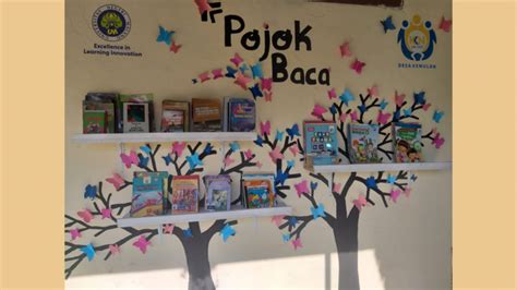 gambar pojok baca sekolah disimpulkan bahwa pojok baca sangat membantu menumbuhkan minat membaca siswa di kelas, peran pojok baca dalam menumbuhan minat membaca siswa yaitu, sebagai fasilitator tempat membaca, sebagai bahan bacaan terdekat, tempat membaca yang nyaman dan tempat membaca yang menarik perhatian, sehingga dari beberapa peran