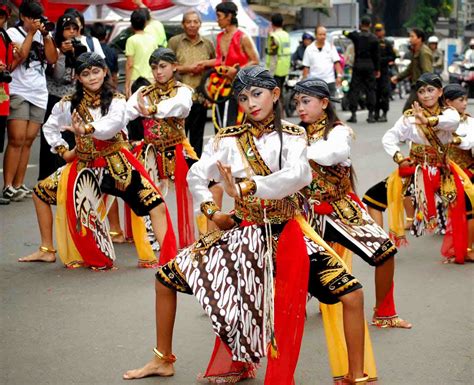 gambar tarian daerah  Tarian dari Jawa Timur: 11