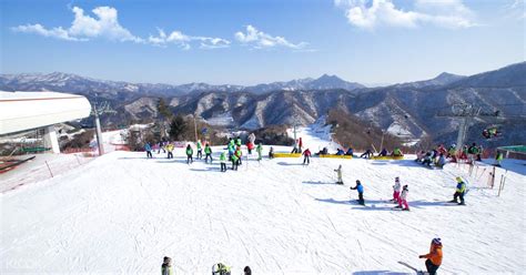 gangwon-do ski resorts  82% of Gangwon-do is a glorious, scenic mountainous terrain that is a haven for hikers