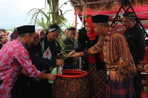 gawekna ukara sekang tembung puspa 000