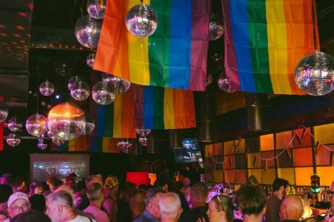 gay bars with live music 30 pm