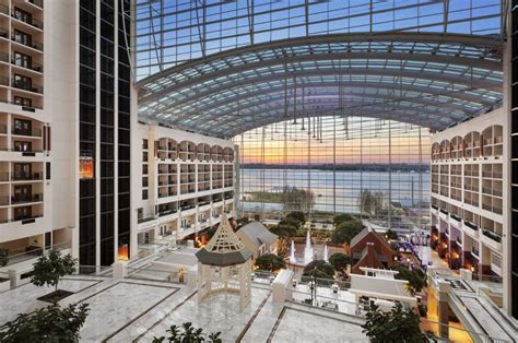 gaylord resorts maryland  The convention center has fine dining, a sport’s bar, a steakhouse and a lounge to relax and have a night cap in