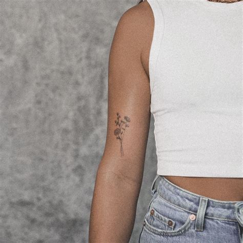 geburtsblumen tattoo 2017 - Sternzeichen-Tattoos waren gestern: Der neue Trend lautet "Geburtsblumen-Tattoo"! Entdecke, welche Geburtsblume dir zugeordnet ist, und was das für dich bedeutet