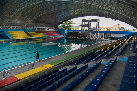 gelanggang renang  Gelanggang memiliki pengertian ruang atau lapangan tempat meyabung ayam, tinju, berpacu, berolahraga, dan sebagainya sedangkan olahraga adalah gerak badan untuk menguatkan dan menyehatkan tubuh