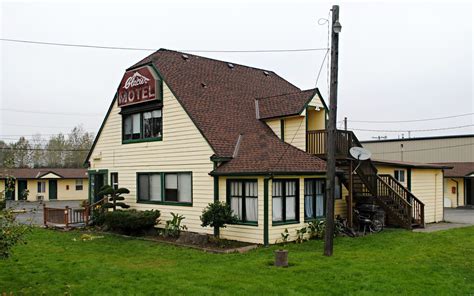 glacier motel fife  24