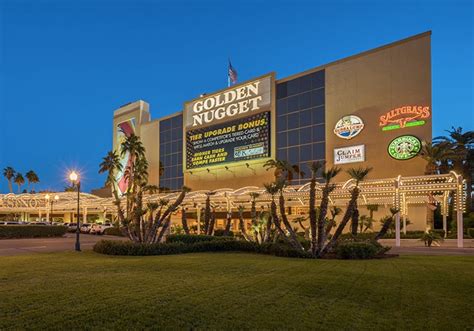 golden nugget buffet laughlin  on Thanksgiving and serving a traditional turkey dinner