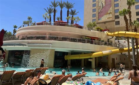 golden nugget las vegas pool hours  1