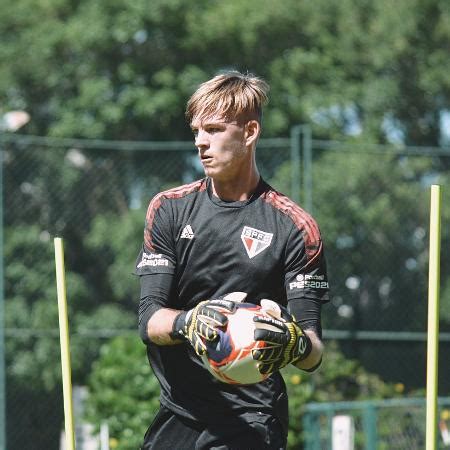 goleiro young sao paulo Como São Paulo deixou escapar dois goleiros destaques do Brasileirão 2023