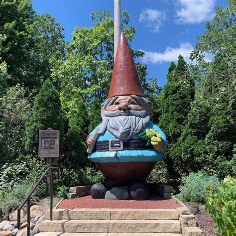 google garden gnomes world record  One, a giant crustacean living in an artist’s village in Florida, is