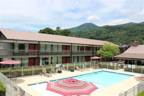 great smoky inn cherokee north carolina  Rodeway Inn & Suites On The River is an excellent choice for travelers visiting Cherokee, offering a family-friendly environment