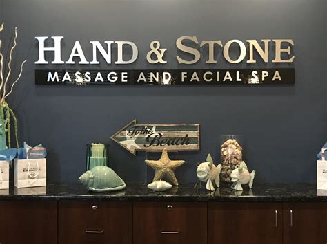 hand and stone south loop  View Open Positions