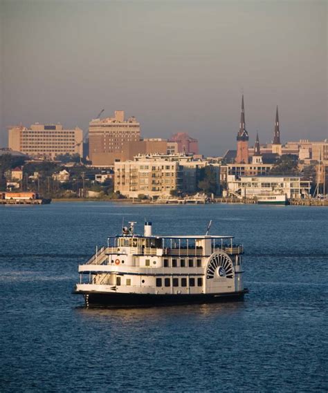 harbor dinner cruise charleston sc  Charleston Sunset Blues & BBQ Dinner Cruise