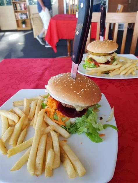 harry's snack shack glen innes  15