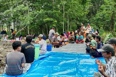 haur batu Kota Batu, Jawa Timur (ANTARA) - Banjir bandang yang menerjang wilayah Kota Batu, Jawa Timur, pada Kamis, akibat hujan deras sejak siang hingga sore hari mengakibatkan setidaknya lima lokasi mengalami kerusakan parah