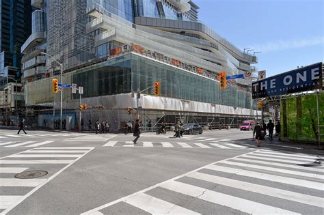 hertz yonge and bloor  Today's 'Then & Now' takes us to one of Toronto's most-discussed intersections — Yonge and Bloor streets