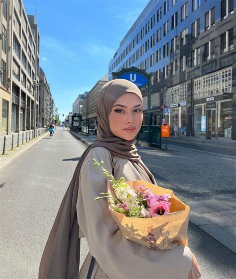 hijab escort berlin  Requests are sent direct to the escort and responded to within 2-5 mins