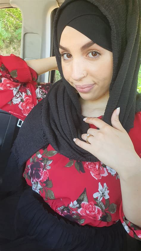 hijabixxx  If you have to choose between caressing your holes or your nipple, which do you choose? r/HijabiXXX