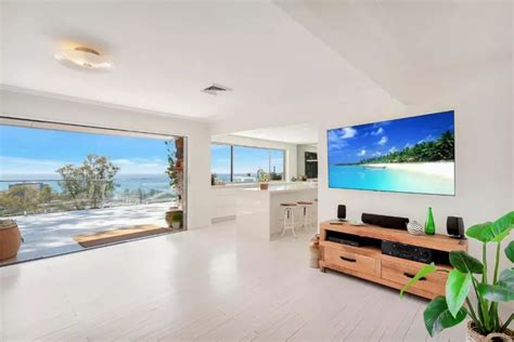 holiday homes burleigh heads  $175