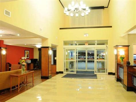 holiday inn express bainbridge ga  All guest rooms feature a cable TV, microwave, and small refrigerator