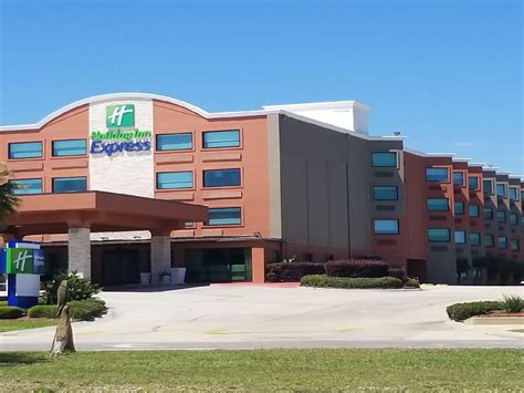 holiday inn express biloxi beach blvd  Holiday Inn Express & Suites Victoria-Colwood is located