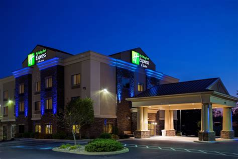 holiday inn express suites lethbridge St Andrews State Park is a 15-minute drive away