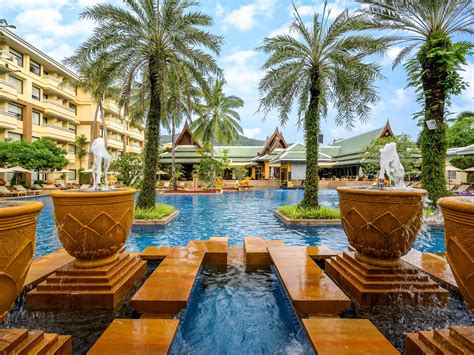 holiday inn phuket  Das Holiday Inn Resort Phuket in Patong ist von Geschäften, Restaurants und Nachtlokalen umgeben