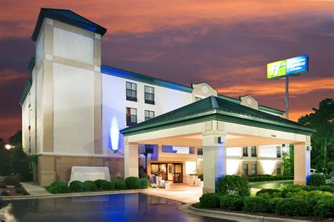 holiday inn skibo rd  You’ll appreciate the laundry facility to keep your clothes fresh while on the road