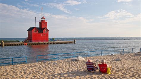 holland michigan vacation rental Enjoy sightseeing and dining in Grand Haven 9 miles (15 minutes) to the north or Holland 12 miles (20 minutes) to the south