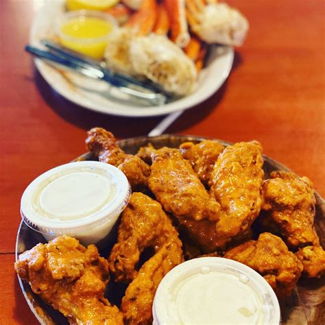 hooters atlantic city tropicana  Finer dining is available at Carmine’s, Golden Dynasty, Il Verdi