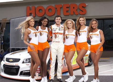 hooters hiring las vegas  Hooters enters its 40 th year with company leadership laser focused on U