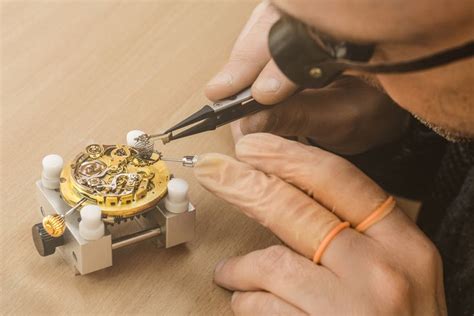 horloge reparatie breda Vergelijk 20 bedrijven in de regio Breda Kawaler F R, Corssmit Uurwerkmaker Eric, De Tijd