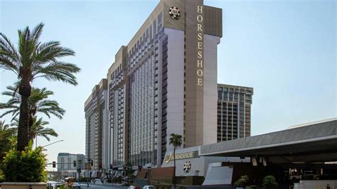 horse shoe las begas  Horseshoe's 175,000 square feet of meeting space provides unmatched flexibility, with four ballrooms and additional breakout and pre-function spaces