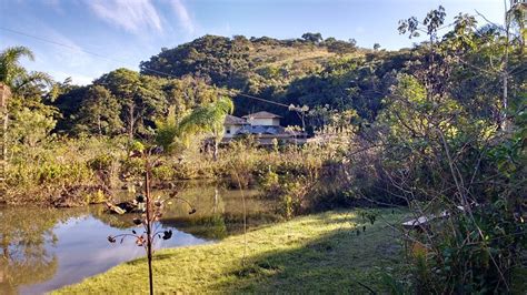 hoteis em brumadinho  Situado em Brumadinho, Minas Gerais, a 11 km de Inhotim, o Fazenda Pedra Lisa Hotel Boutique oferece acomodações com Wi-Fi gratuito, parquinho infantil, piscina ao ar livre e