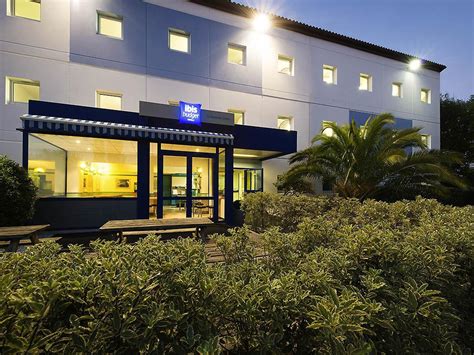 hotel centre la rochelle  Situé dans le centre-ville de La Rochelle, à 500 mètres du parc des expositions, le B&B HOTEL La Rochelle Centre propose des chambres climatisées dotées d'une connexion Wi-Fi gratuite