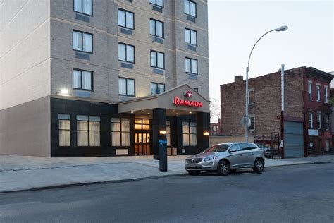 hotel long island city  Popular attractions Grand Central Terminal and Rockefeller Center are located nearby