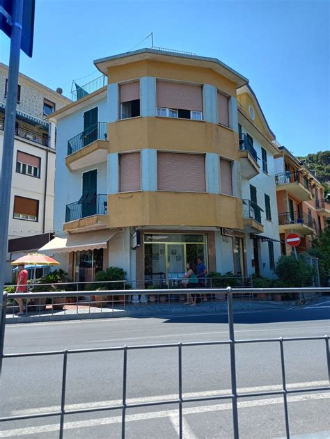 hotel montecarlo laigueglia  All units feature air conditioning and a satellite flat-screen TV