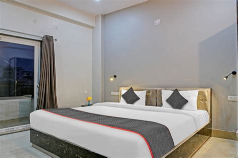 hotel navneeta grand varanasi Book Couple Friendly Hotels in Gowdolia Near Dasaswamedh Ghat, Varanasi & Save up to 67%, Price starts @₹742