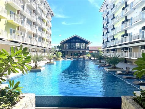 hotel near mactan airport 4 km) from Waterfront Cebu City Casino