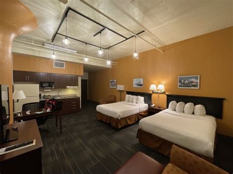 hotel rooms in duluth mn  This 5-star hotel offers a concierge service