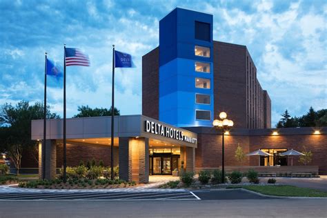 hotel rooms in northeast minneapolis mn  All