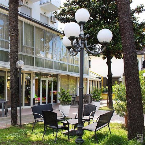 hotellit astor cervia  L'Hotel Verde Luna possède un jardin et une terrasse